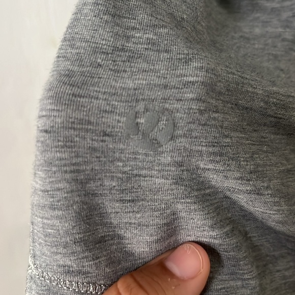 Lululemon women’s long sleeve shirt - Picture 4 of 6